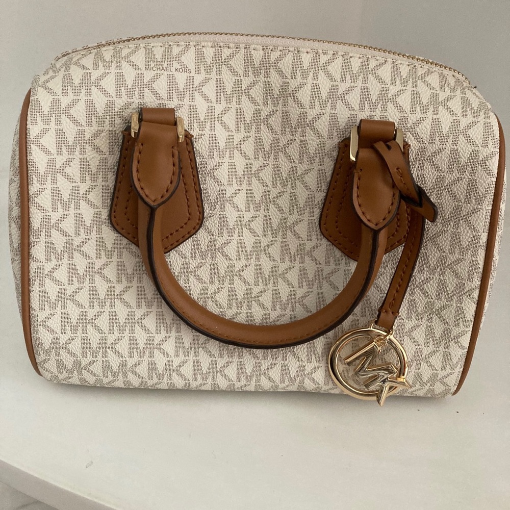 New Authentic Michael Kors Satchel Leather.